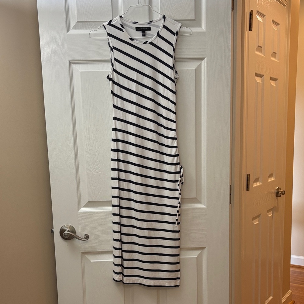 Banana Republic Petite XXS Navy and White Striped Midi Dress